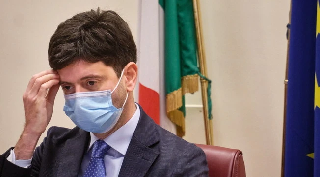 Coronvirus, l'inchiesta del Guardian sull'Italia: "Ha mentito all'Oms", nel mirino Speranza. Il report alla procura di Bergamo