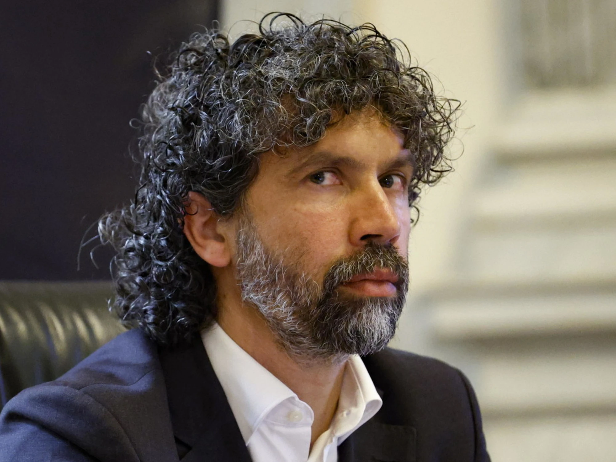 Verona, parcheggi solo se ti dichiari antifascista: l'ultima follia