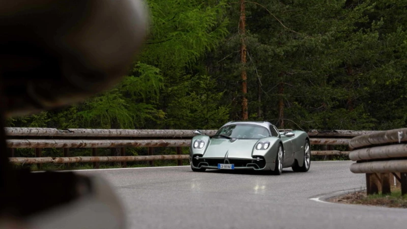 Pirelli, in viaggio con il Cyber Tyre: 1.500 chilometri al volante della Pagani Utopia Roadster