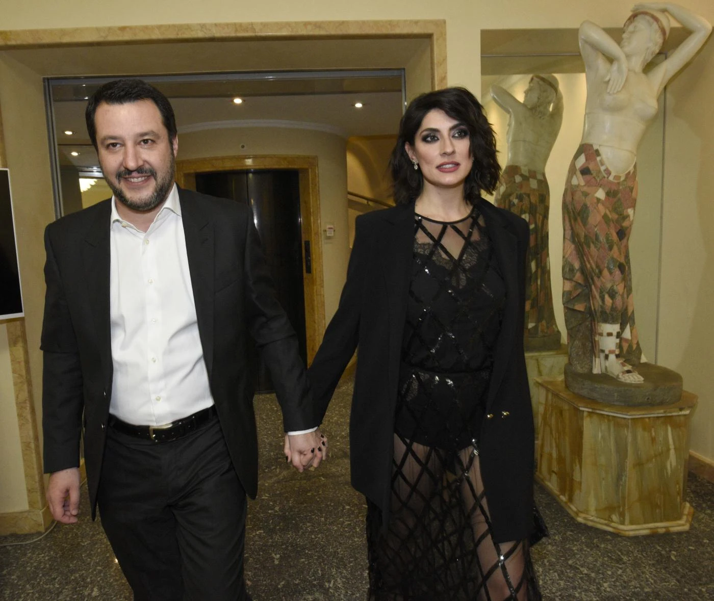 Matteo Salvini ed Elisa Isoardi, la squallida battuta di Renzi: "Sapete perché...". Massacrato dal ministro