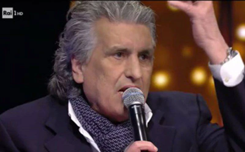 Ora o mai più, atroce gaffe di Cutugno con Gigi D'Alessio: Amadeus costretto a intervenire