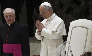 Leone XIV spiazza tutti: "Applauso? Se siete svegli..."
