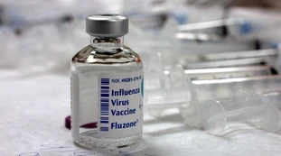 Coronavirus, l'immunologo Guido Forni: "I vaccini arriveranno in primavera ma non salveranno tutti"