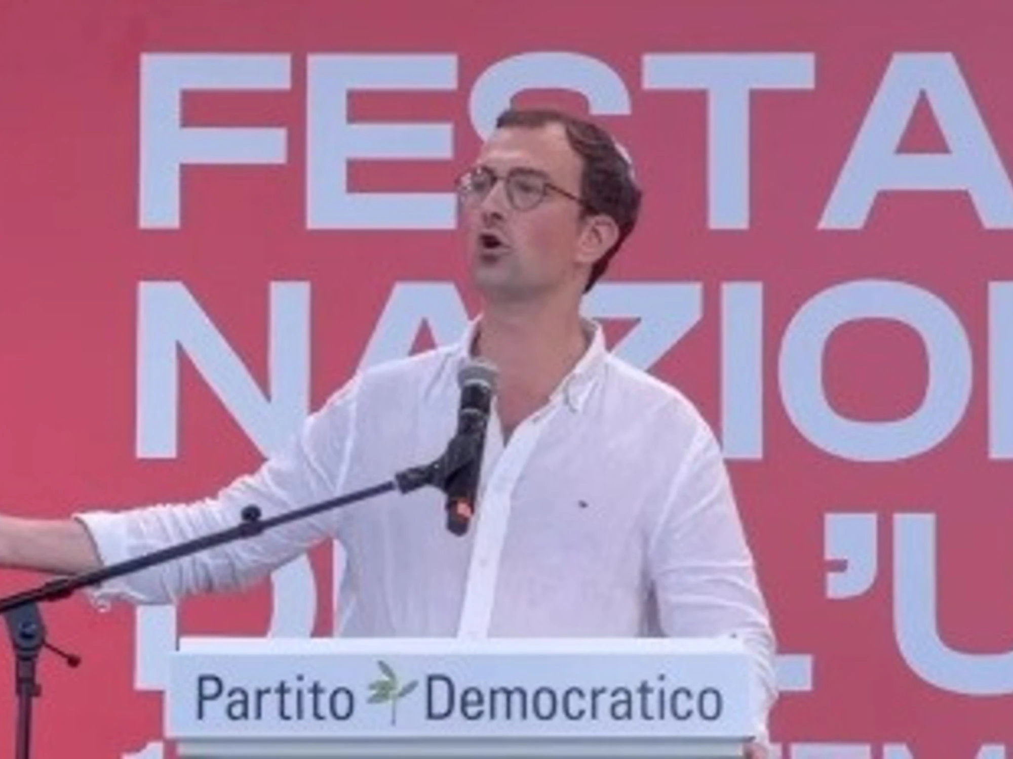 Pd, il delirio di Marco Rocco De Luca: "Distruggere il sistema, liberarsi dal giogo"