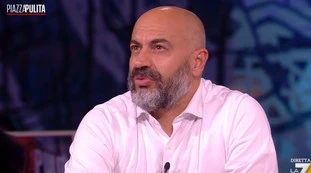 Gianluigi Paragone, "becera manipolazione dei dati": epidemia dei non vaccinati? I veri numeri
