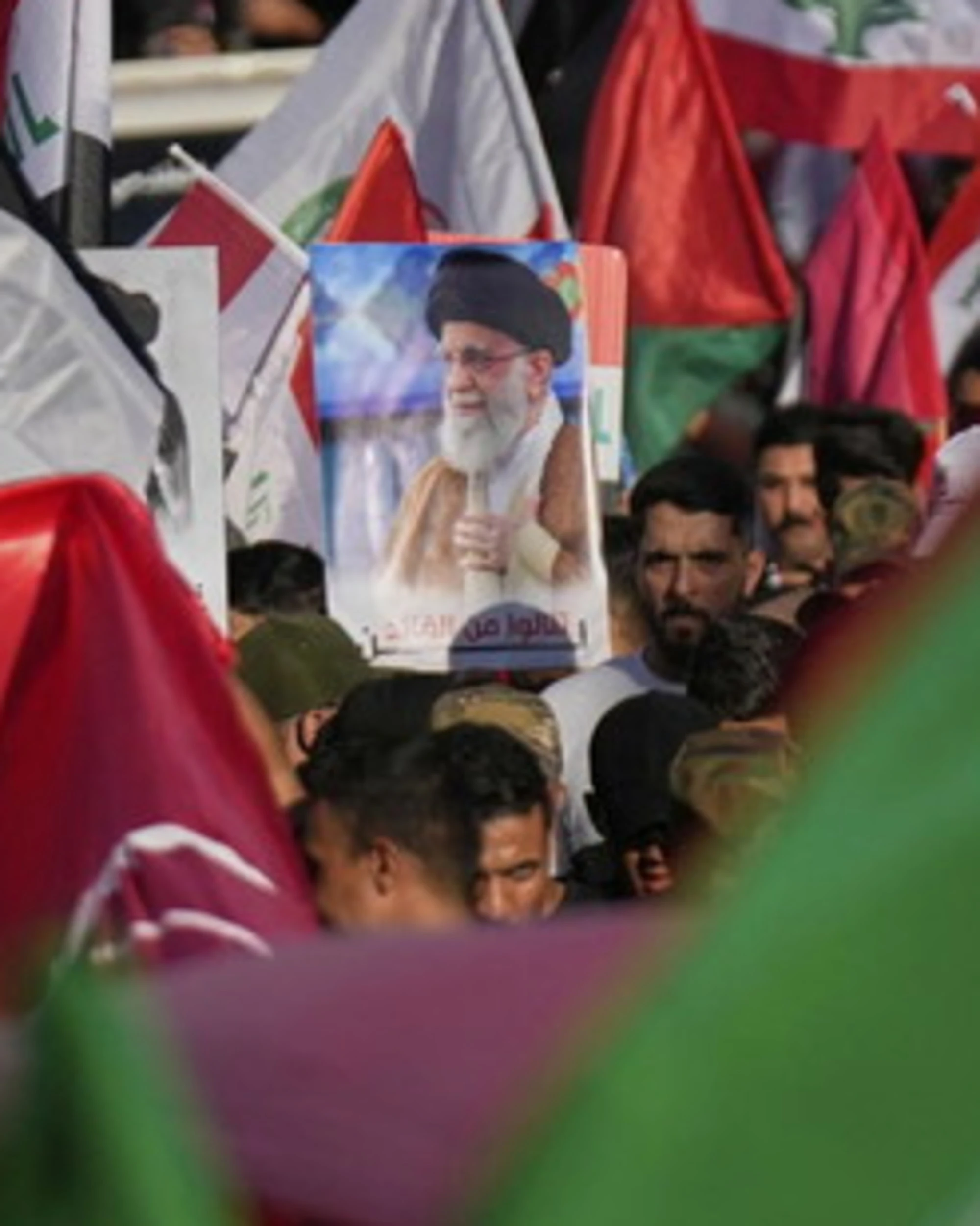 Iran, "Khamenei è sparito": rissa a porte chiuse, chi gli soffia il potere