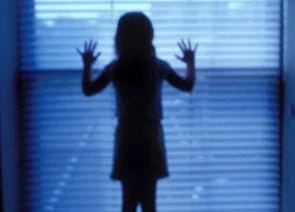 Seine-Saint-Denis, scoperti tre bambini reclusi in un appartamento