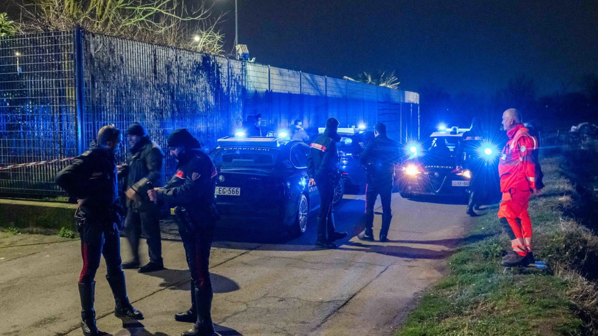 Milano, accoltella un agente? Lui gli spara e lo ferisce: arrestato egiziano