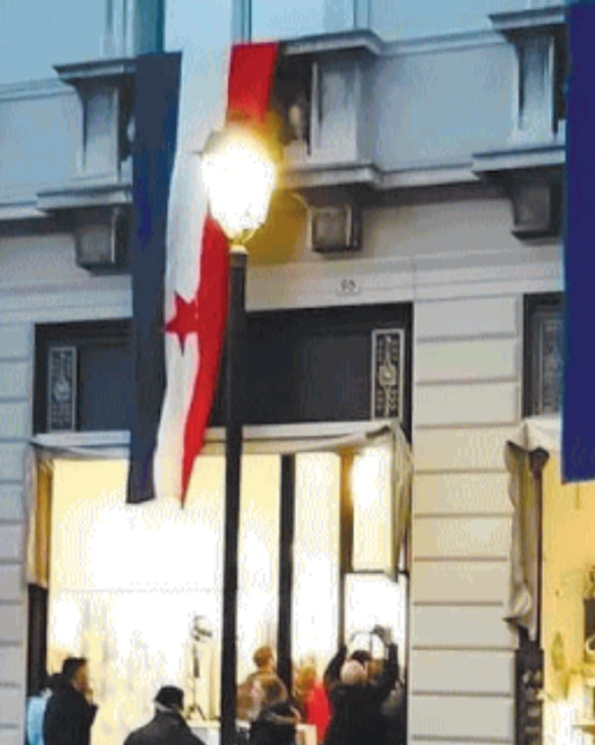 Gorizia, bandiere con la stella titina per strada: "Gesto squallido"