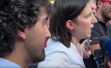 "Spiagge vuote? Colpa di Meloni": Schlein smentita in tempo record, altro flop