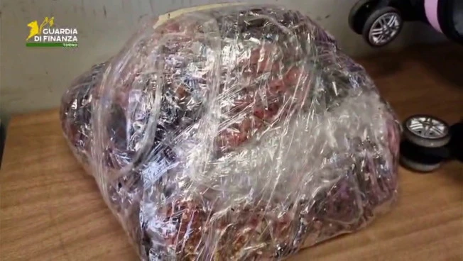 Proveniva dalla Spagna con 9kg di droga, arrestata una 28enne nigeriana