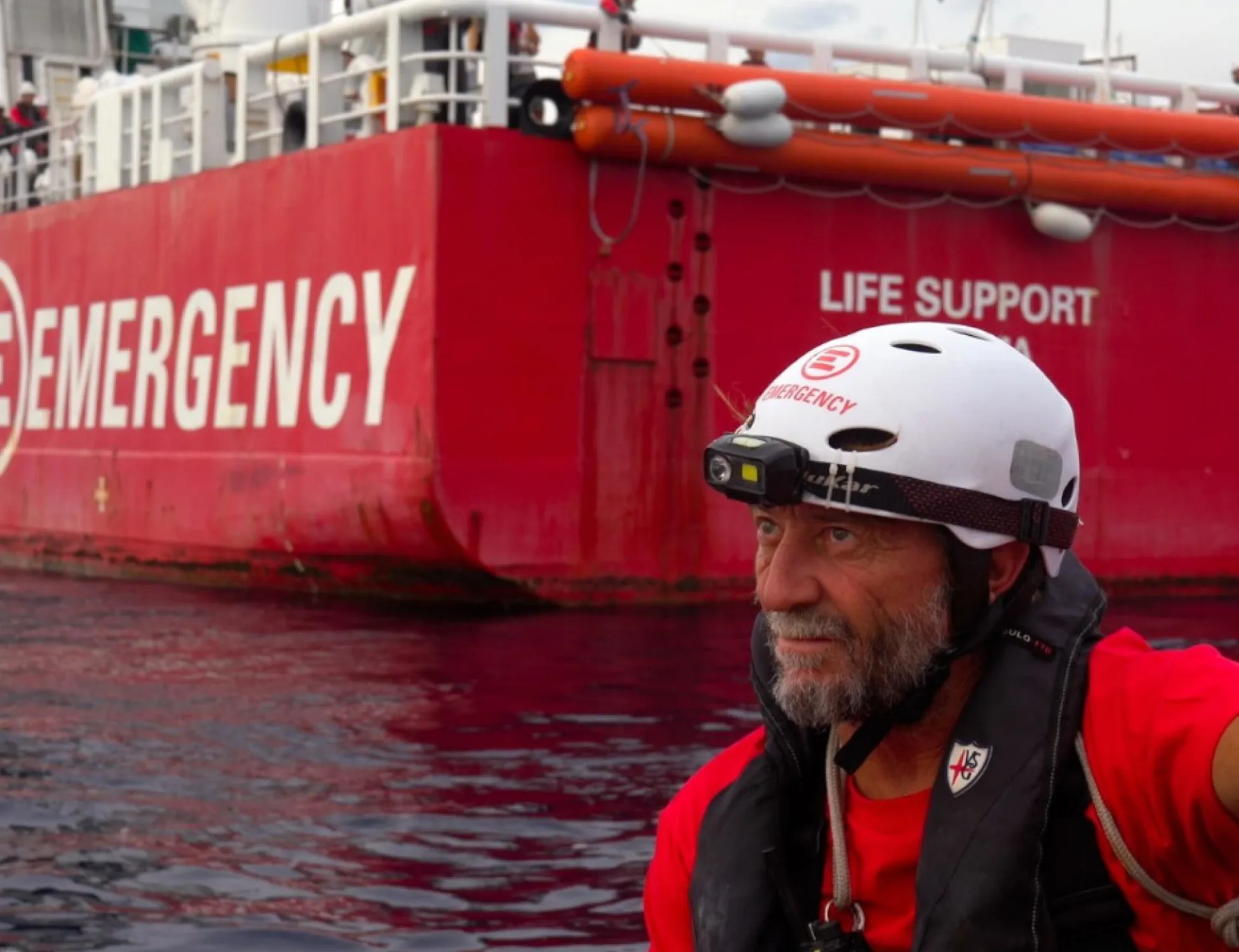 Leggi l'articolo: Fango di Emergency contro il governo: clamoroso, chi c'è a bordo della nave...