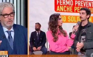Dritto e Rovescio, "Milano non è stata devastata!". E Del Debbio fa un gesto: viene giù lo studio