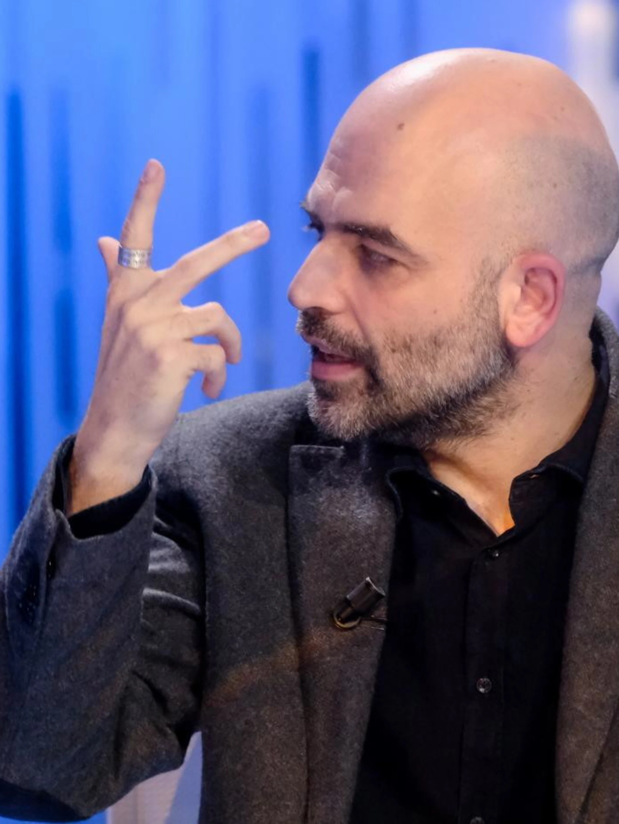 Per Roberto Saviano, Giorgia Meloni è al servizio dell'Ue