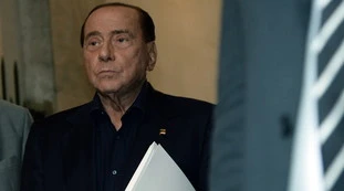 Silvio Berlusconi, retroscena dall'ospedale: "Furioso con Salvini e i suoi, devono restare al fianco di Mario Draghi"