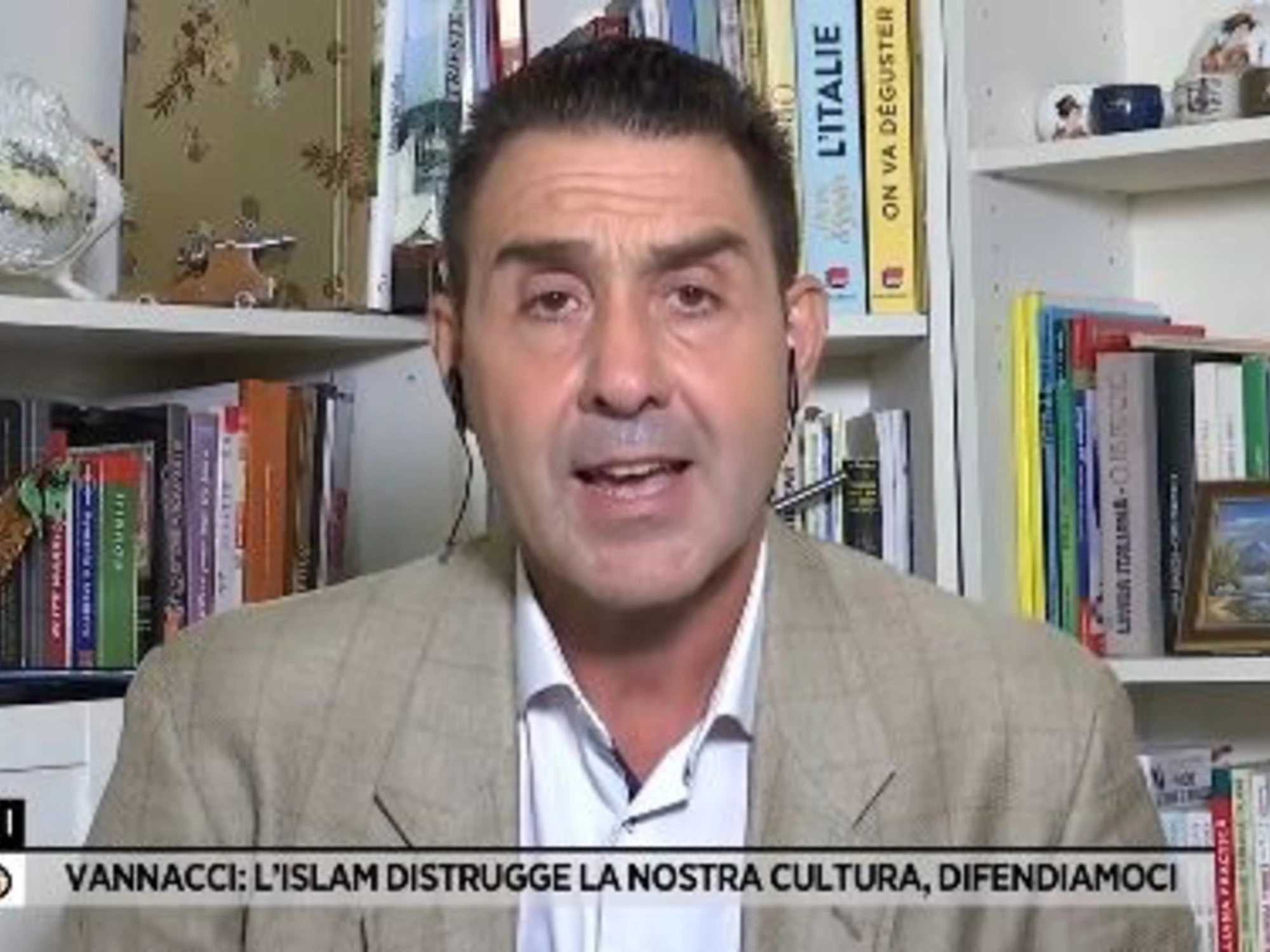 Leggi l'articolo: &quot;Prosciutto proibito&quot;: Vannacci sbotta <span style="color: rgb(153, 0, 0);">Video</span>