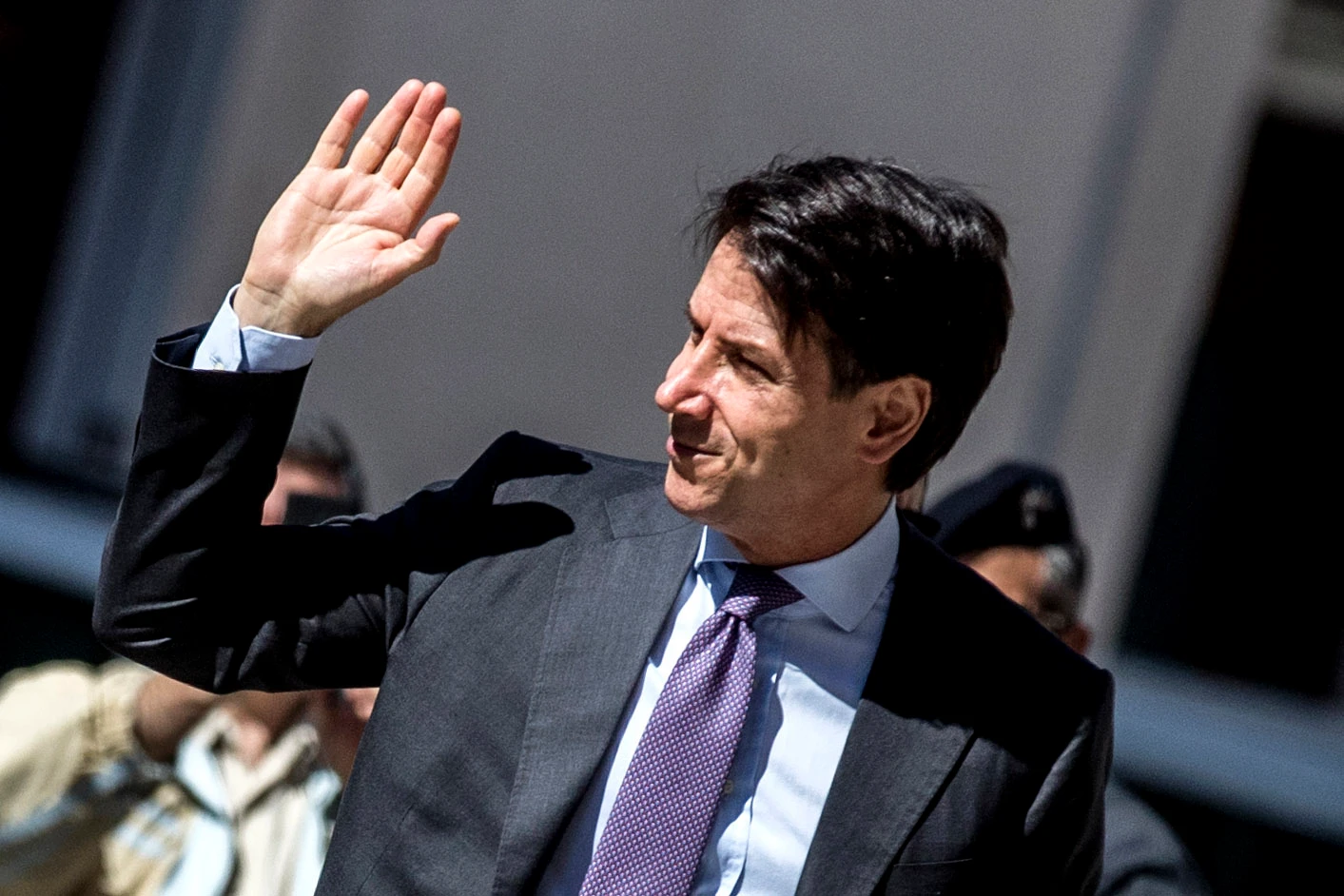 Giuseppe Conte, la lezione di dignità a Emmanuel Macron: annulla il vertice bilaterale a Parigi