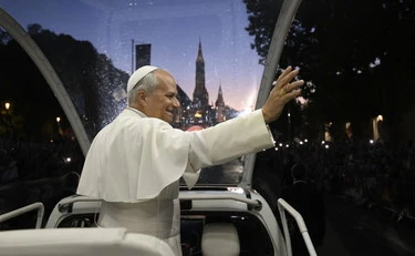 Si è estinta la laicità, non la fede Parigi si riscopre cristiana con il Papa