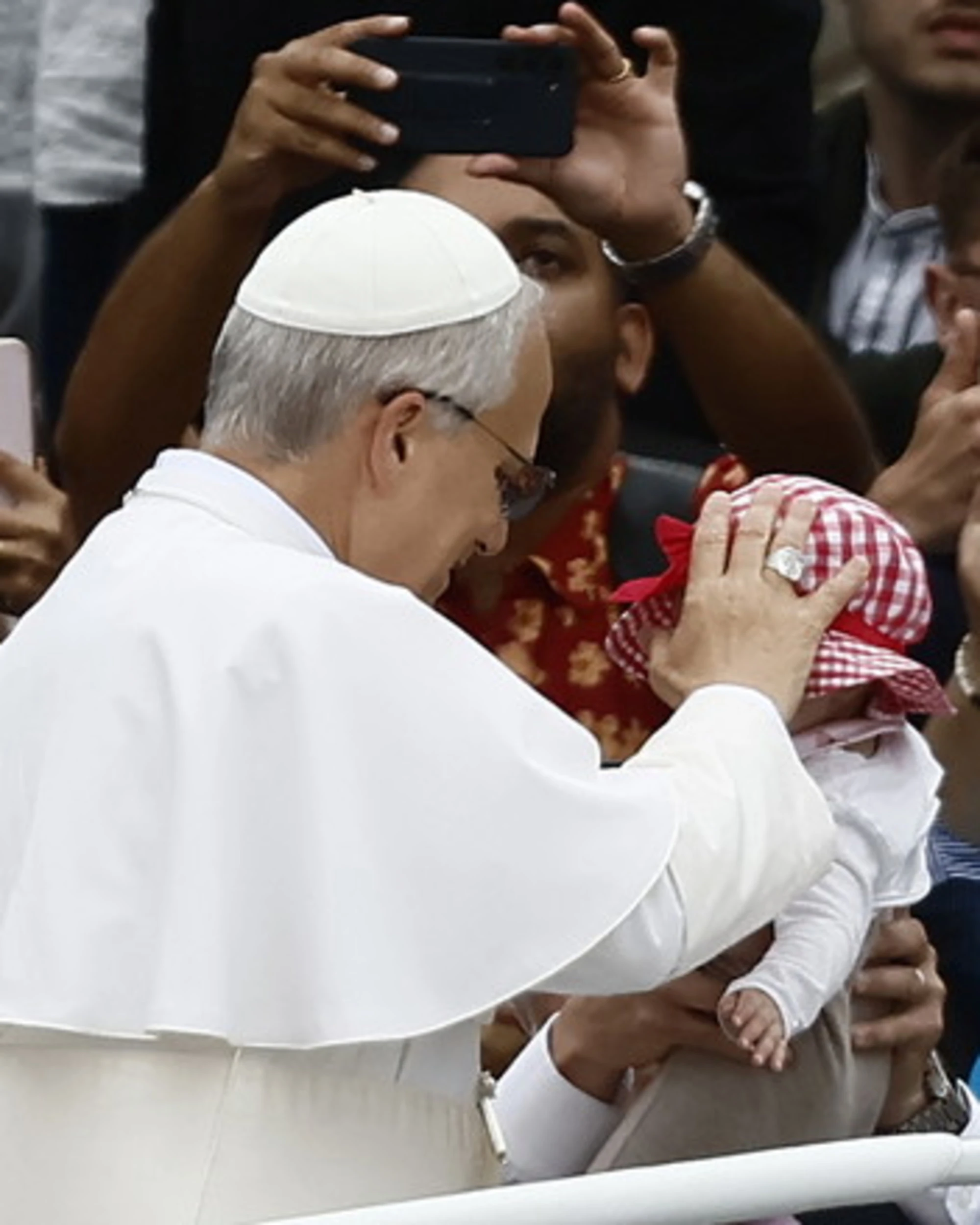 Papa Leone XIV, torna la gratifica da 500 euro: cancellato Bergoglio