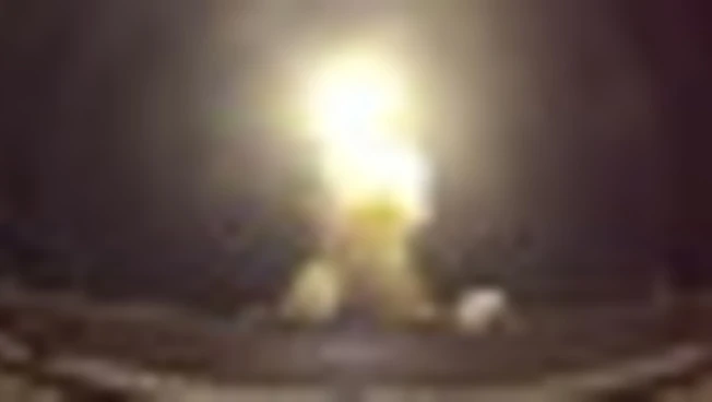Tensione su Hormuz, nuovi raid americani sull'Iran