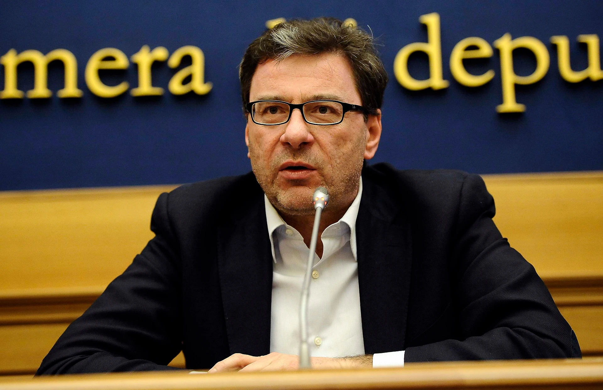 Giancarlo Giorgetti, l'ipotesi su maggioranza e governo: "Mai senza Forza Italia, insieme a Movimento Cinque Stelle"