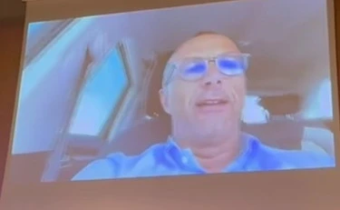 Marche, "fermiamo la sua corsa": come beccano in auto il candidato Ricci