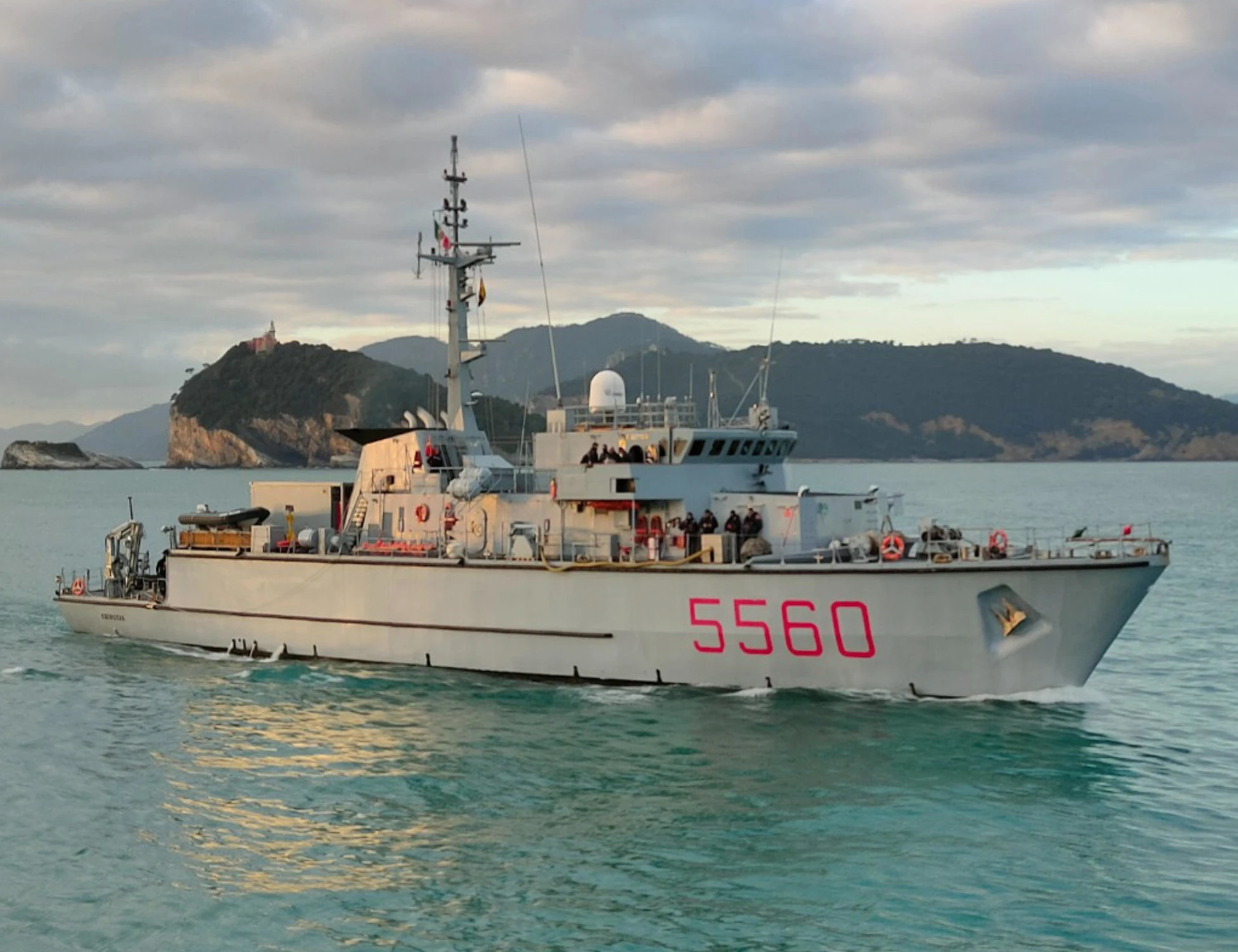 Iran, la giornata. Teheran: "Apertura Hormuz impossibile". E l'Italia invia 4 navi 