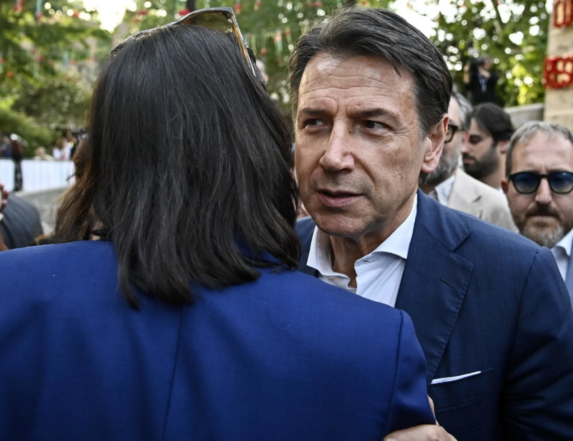 Giuseppe Conte "flirta" coi rivali di Elly Schlein: verso la rottura