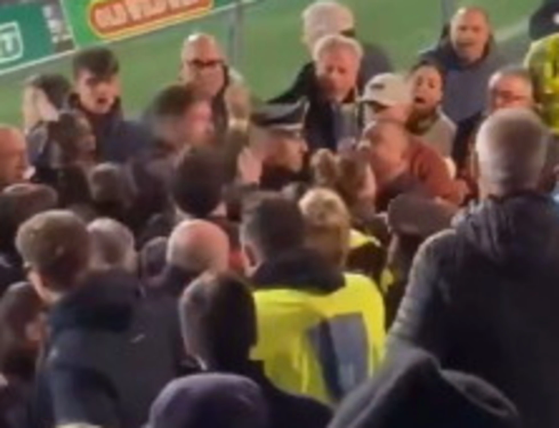 Gianluca Rocchi aggredito sugli spalti: scortato fuori dallo stadio