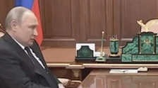 Vladimir Putin "trema, guardate la sua mano": cosa sa Purgatori, la teoria sullo zar