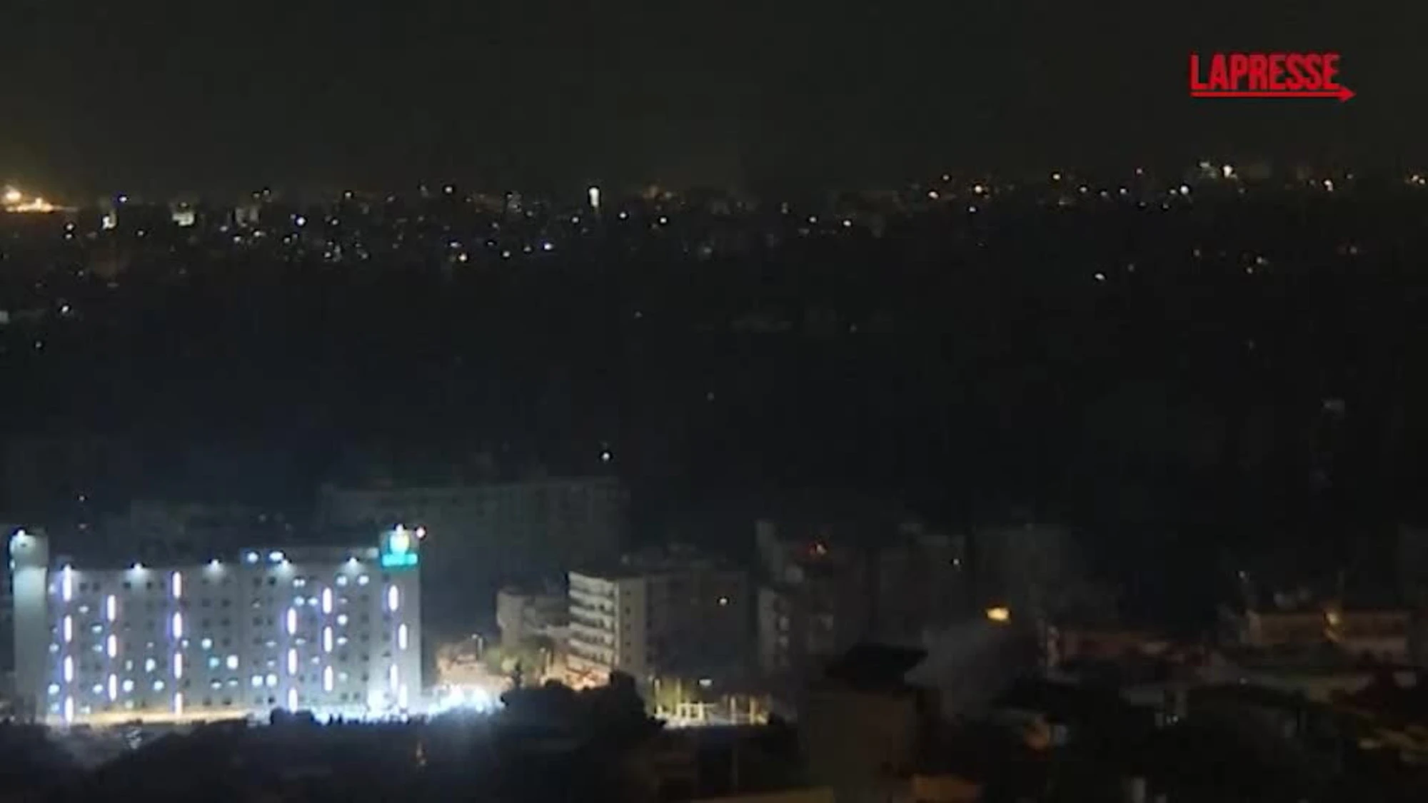 Libano, esplosioni nella notte a Beirut per nuovi raid israeliani