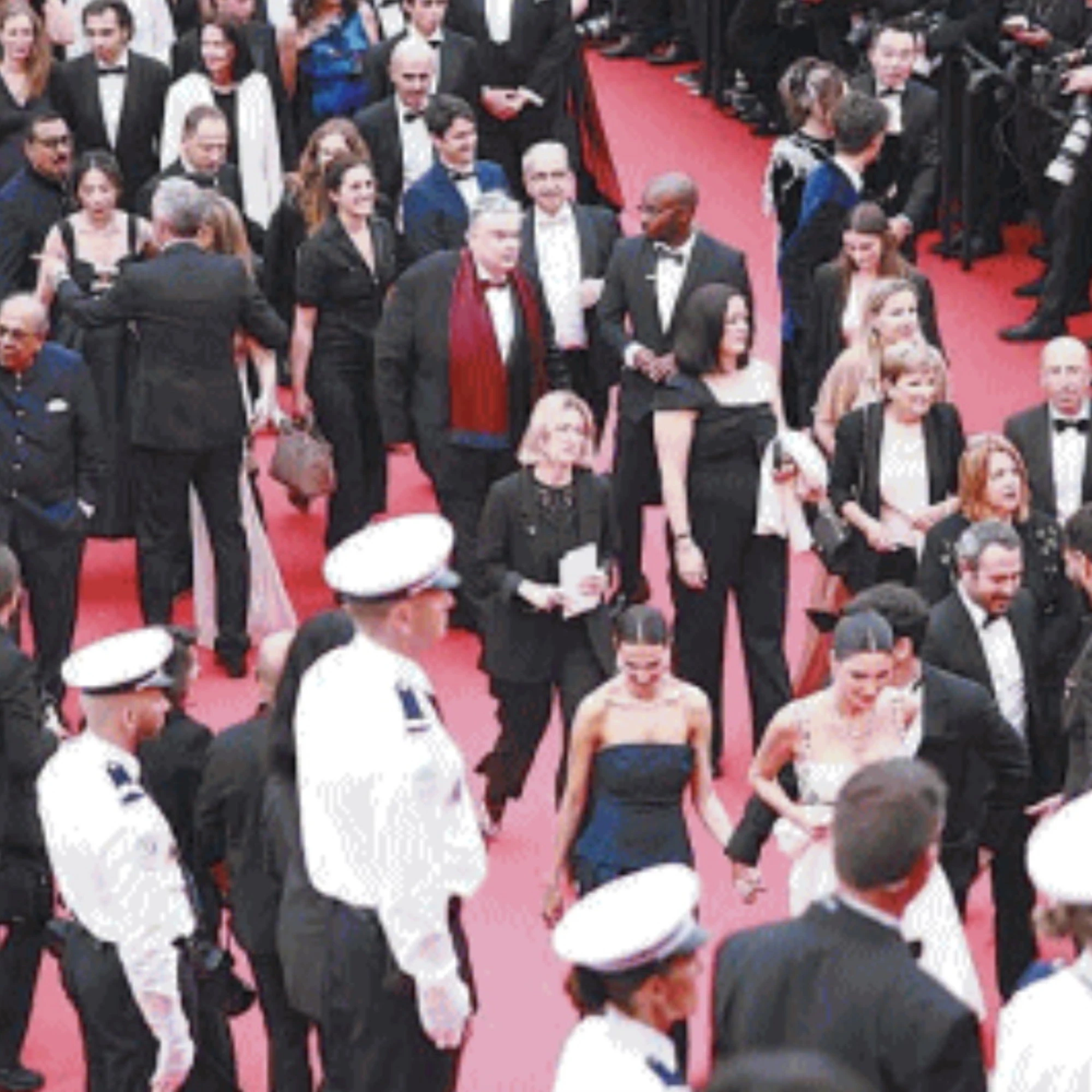 Trasparenze vietate: Cannes mette il burqa