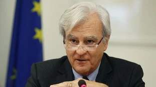 Antonio Maria Rinaldi contro la Germania: "Vaccino, loro possono". La fine oscena di questa Ue