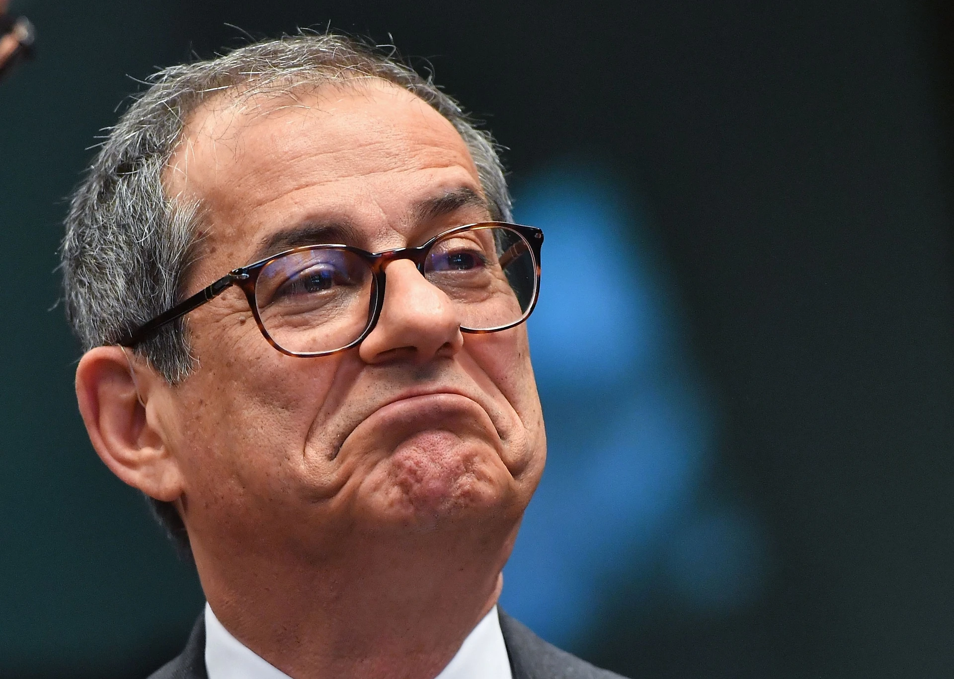 Giovanni Tria, il ministro messo all'angolo all'Ecofin: l'Austria minaccia l'Italia