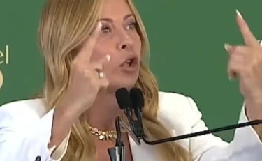 https://media.liberoquotidiano.it/T4H7PCJsnRk8waVPwP3tcxXk4Azz48HK4lWy25dlLiw/width:800/quality:90/aW1hZ2VzLzIwMjYvMDkvMjAvMTIyODU0Njk5LWFjOGNiMmY1LWUwYTUtNDBhYy04MzVlLTdlNTM3Yzc2ZDRmMi5qcGc.webp