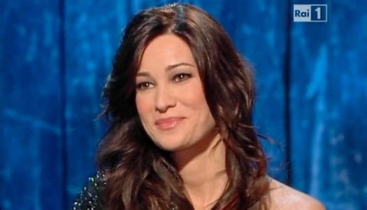 Domenica In, Manuela Arcuri e la rivelazione su Ballando: "Cosa accade dietro le quinte", ci credete?