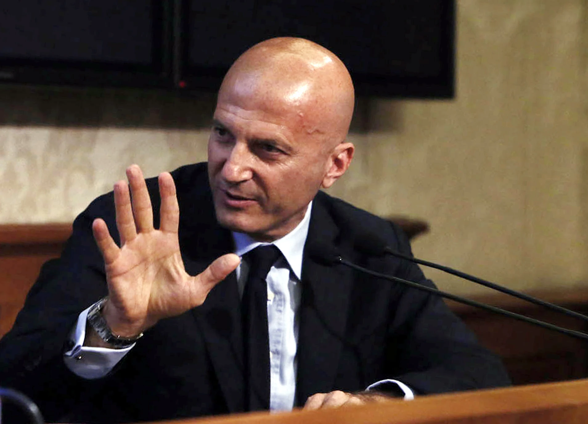 Matteo Renzi, il retroscena di Minzolini: "Non solo Mattarella, il pressing per fargli fare un governo con Di Maio"