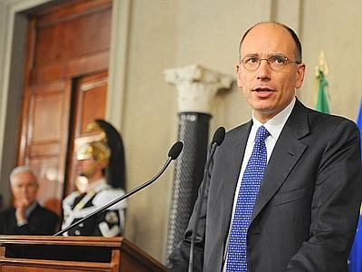 Giurano viceministri e sottosegretari. Letta: "Ora siamo una squadra, ci attende missione difficile"