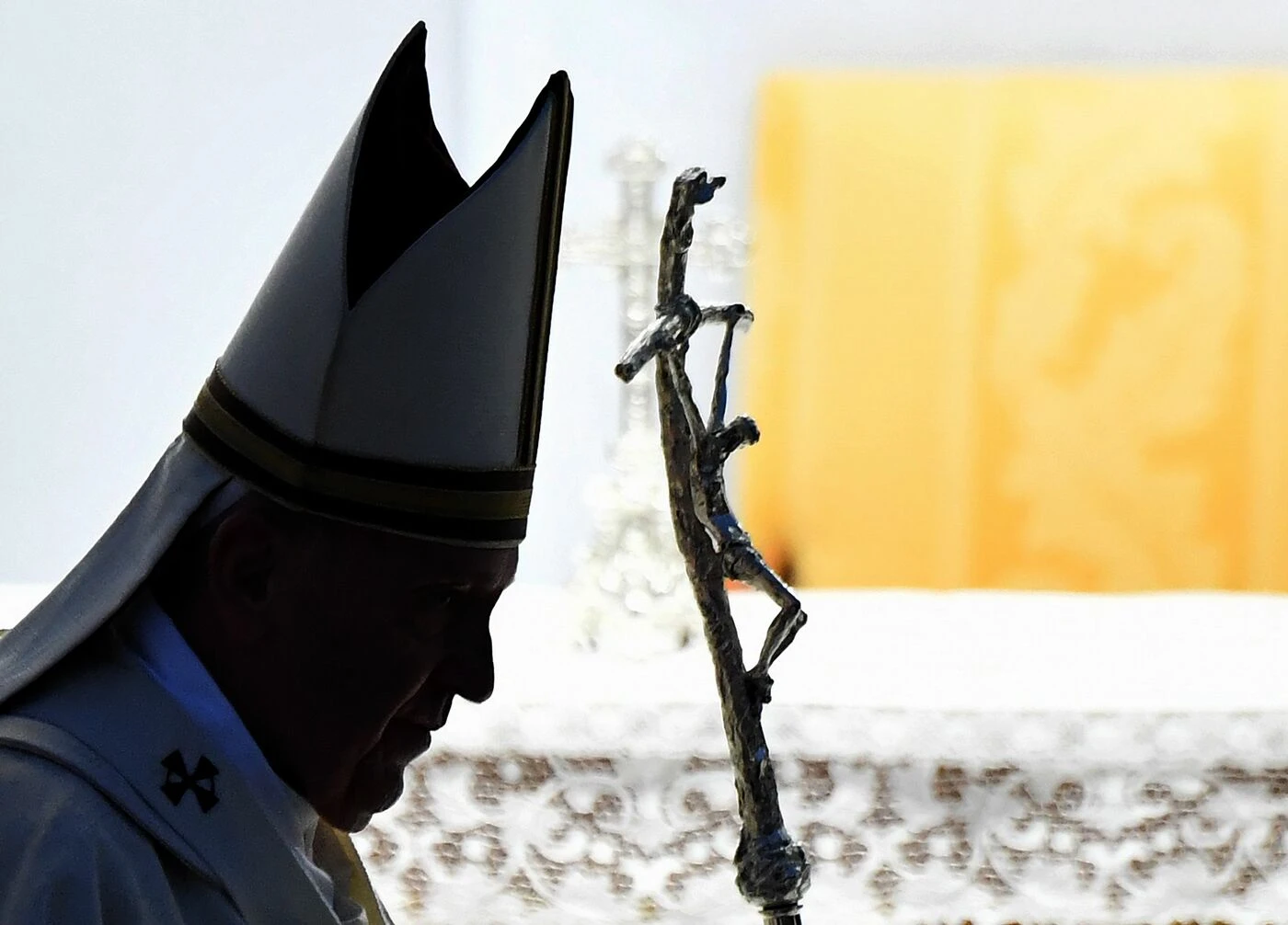 Vaticano, Papa Francesco alle prese con un altro scandalo: l'acquisto di un palazzo a Londra per 160 milioni