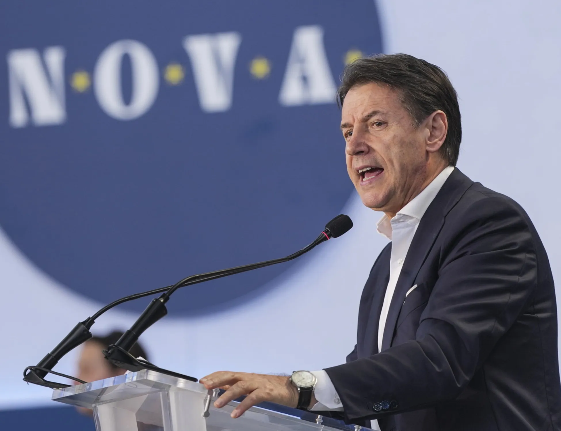Leggi l'articolo: Il nuovo "super-disastro" di Conte: come vuole distruggere le casse dello Stato