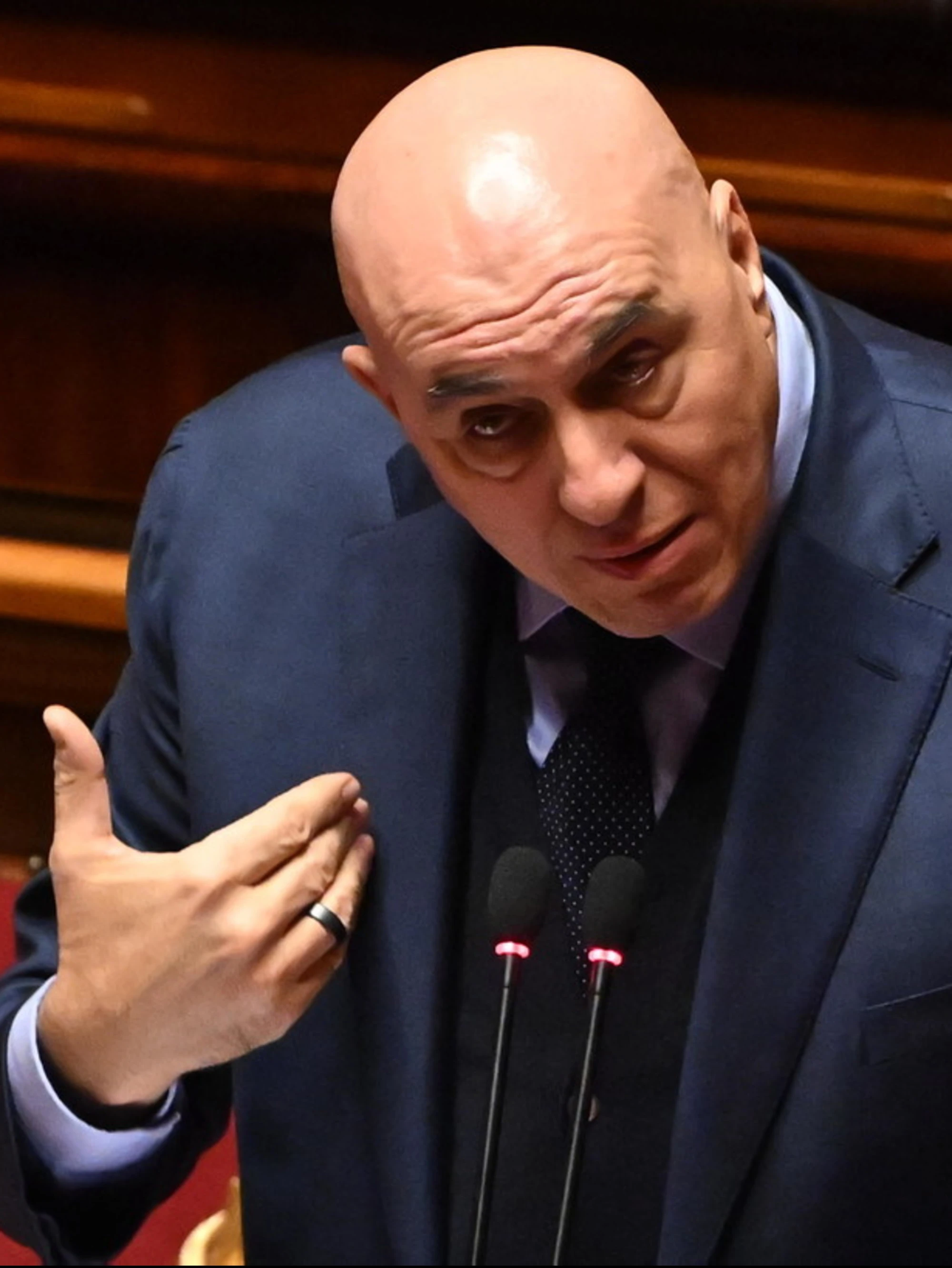 Guido Crosetto, "in un governo serio non sarebbe ministro": Giuseppe Conte senza vergogna