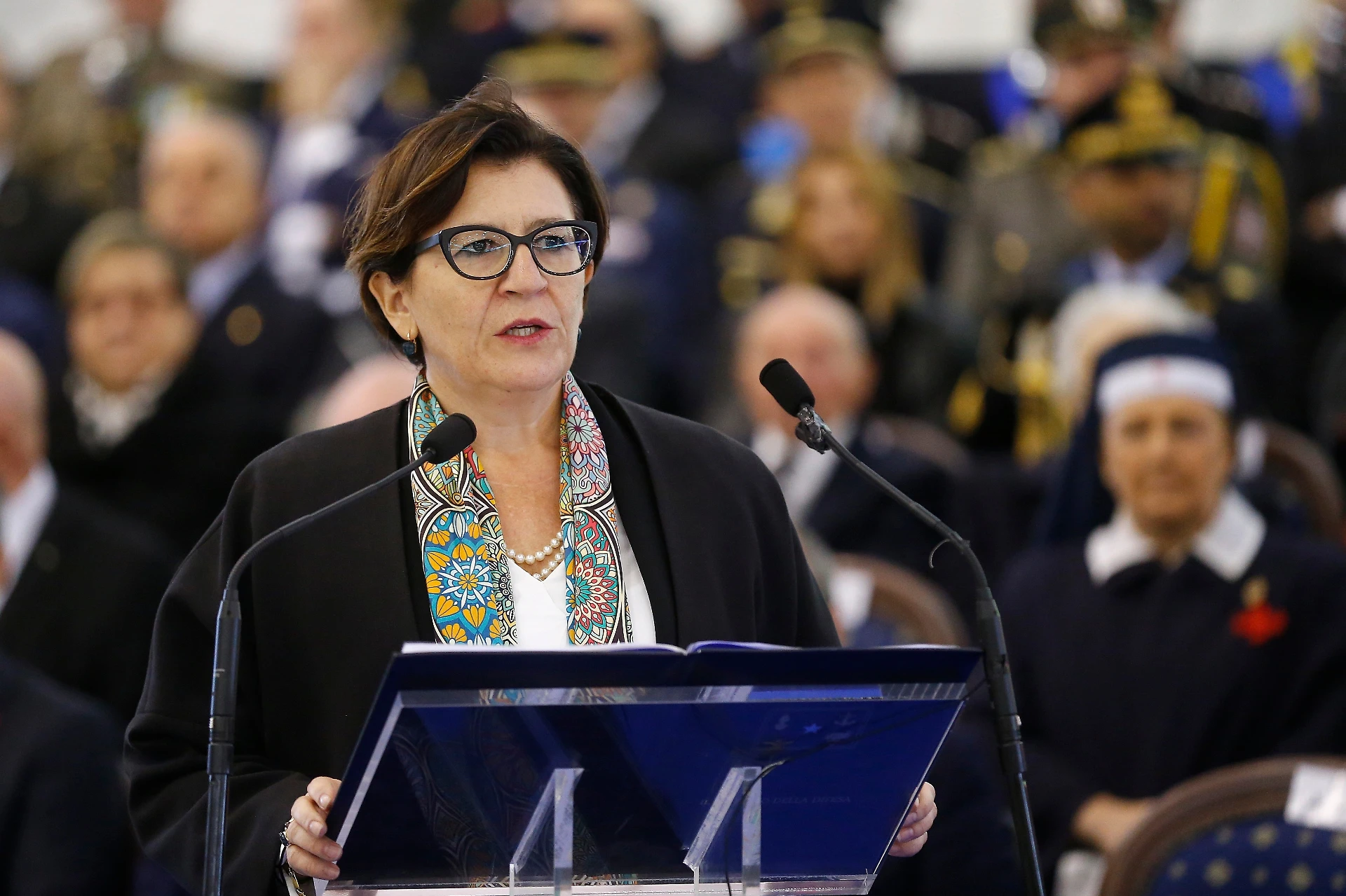 La ministra grillina Trenta non riesce a fare trentuno: nessuno la ascolta