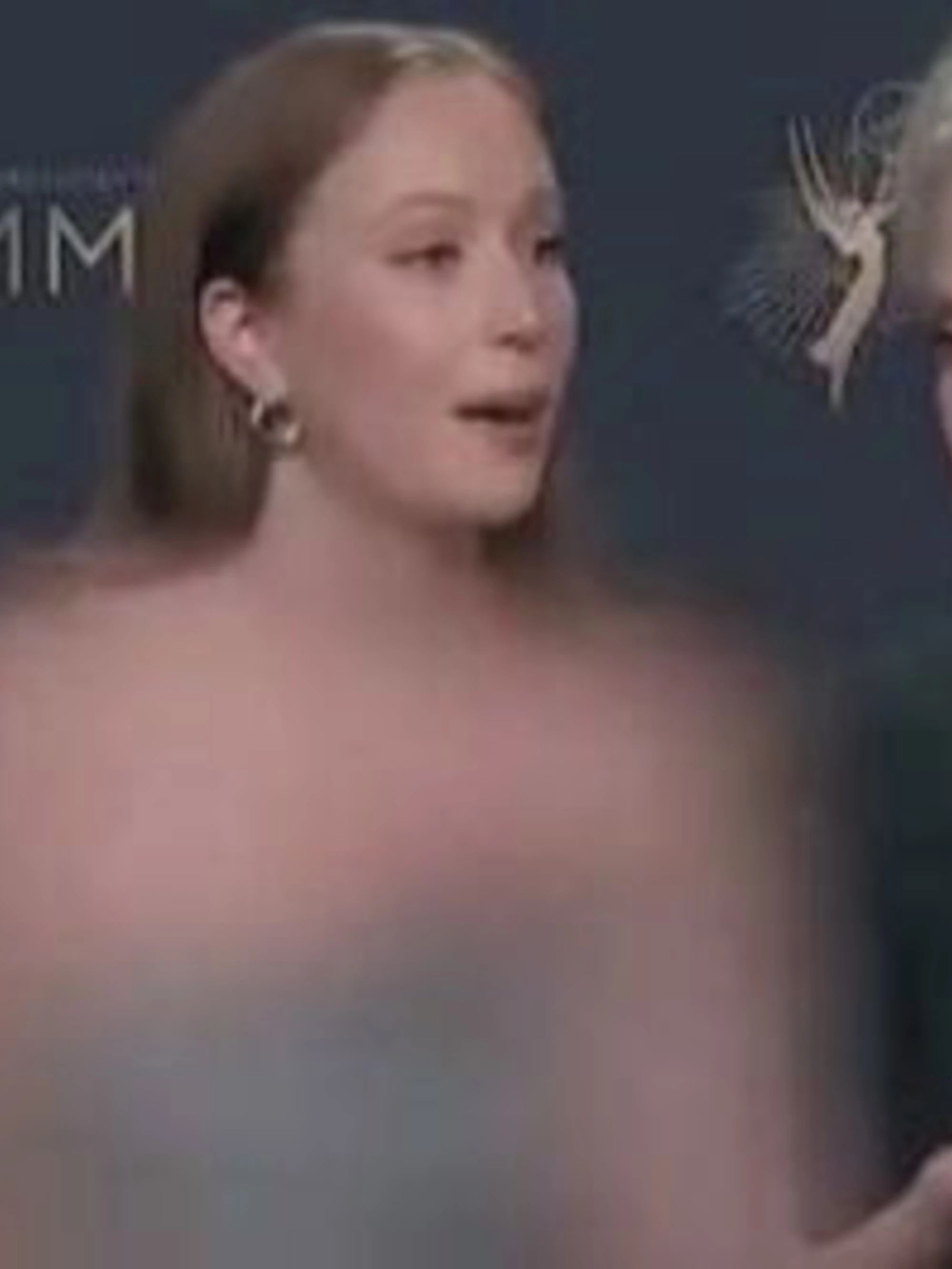 Oscurate le spalle nude dell’attrice pro-Pal