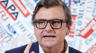Carlo Calenda affonda il Pd? Panico a "Repubblica": ecco la prima pagina