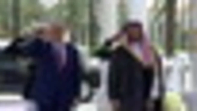 Trump e e il principe saudita, cerimonia di benvenuto al palazzo reale