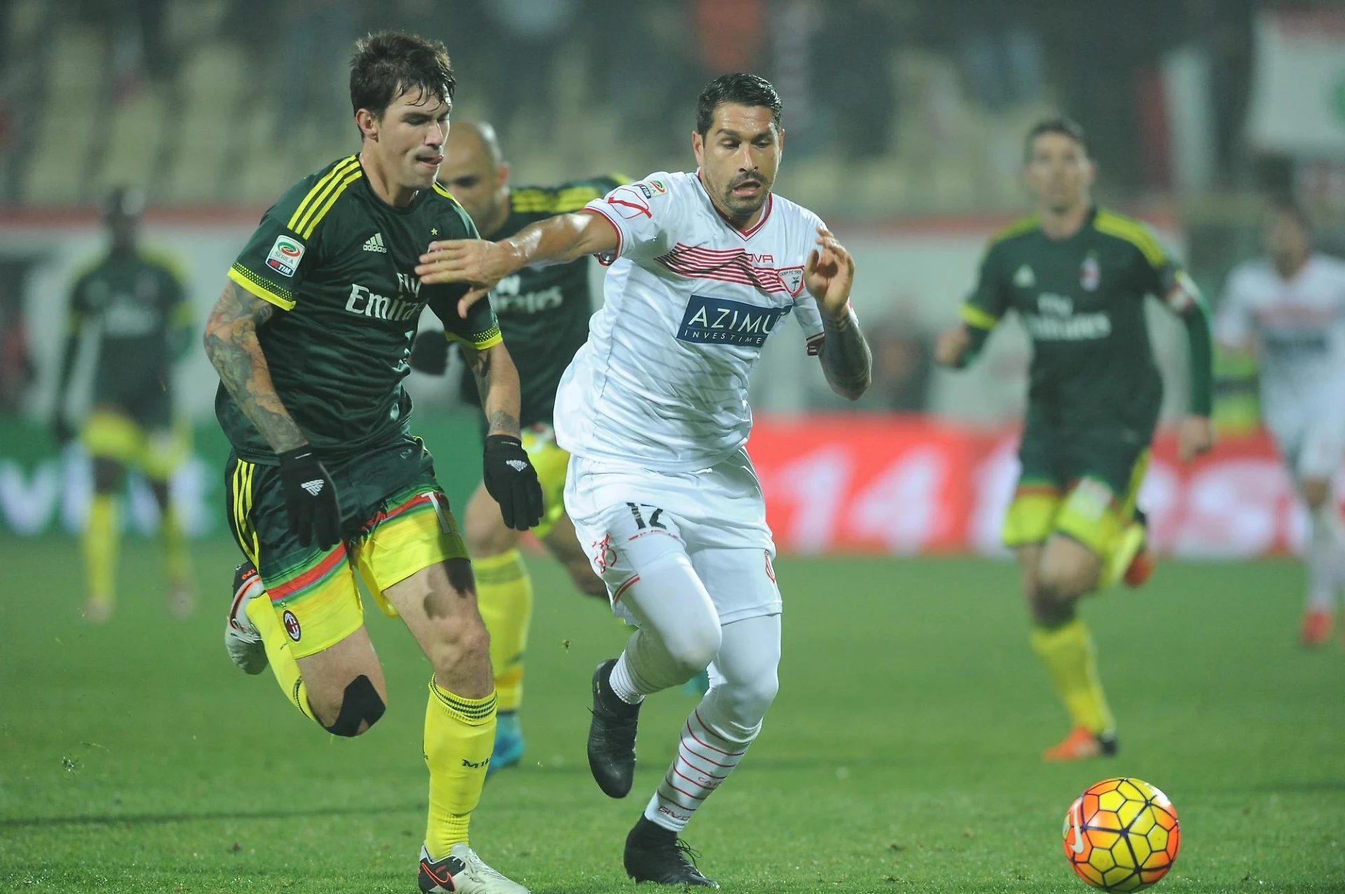 Serie A, la Fiorentina travolge l&apos;Udinese 3-0 e scavalca il Napoli al secondo posto. Milan, deludente 0-0 col Carpi
