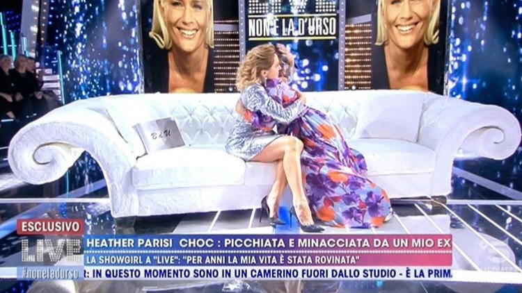 Heather Parisi a Live-Non è la D'Urso: "Pestata per 7 anni dal mio compagno, come mi ha ridotto"
