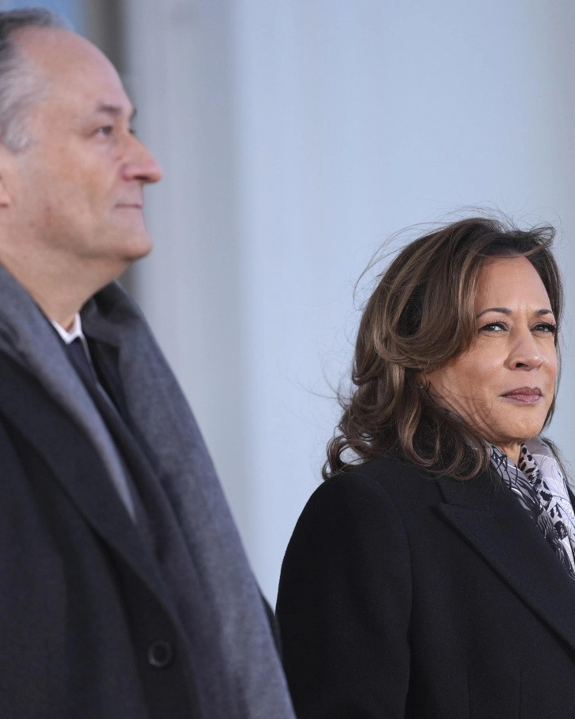 Kamala Harris "tradita" dal marito: lavorerà (gratis) per Trump
