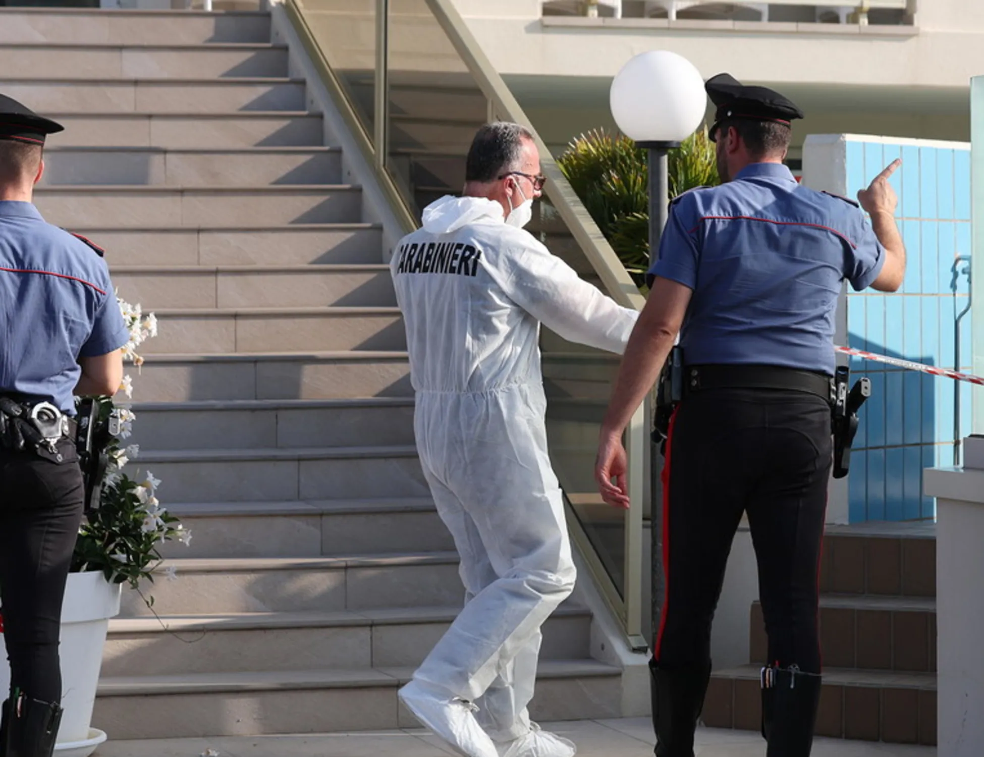 Leggi l'articolo: Bimba annegata e morta in piscina a Milano Marittima: indagato il papà, ecco l'accusa
