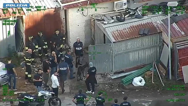 Blitz nel quartiere Falsomiele di Palermo dopo sassaiola contro polizia